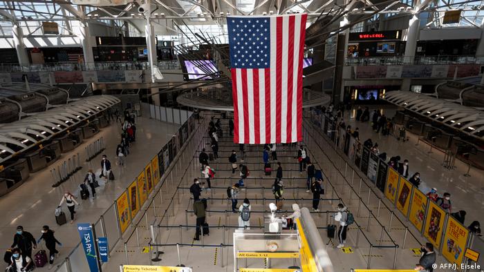 EEUU abre mañana sus fronteras a viajeros internacionales tras año y medio