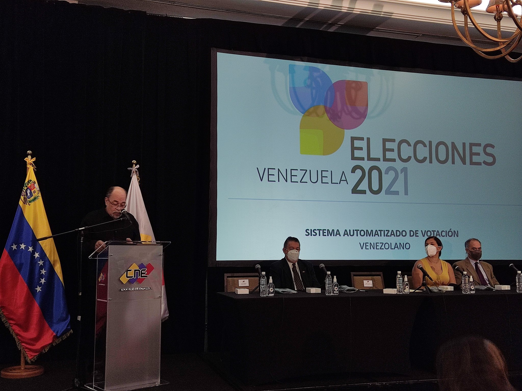 CNE defiende ante observadores internacionales "estabilidad política" de cara a elecciones