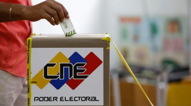Abren los primeros centros de votación para regionales y locales
