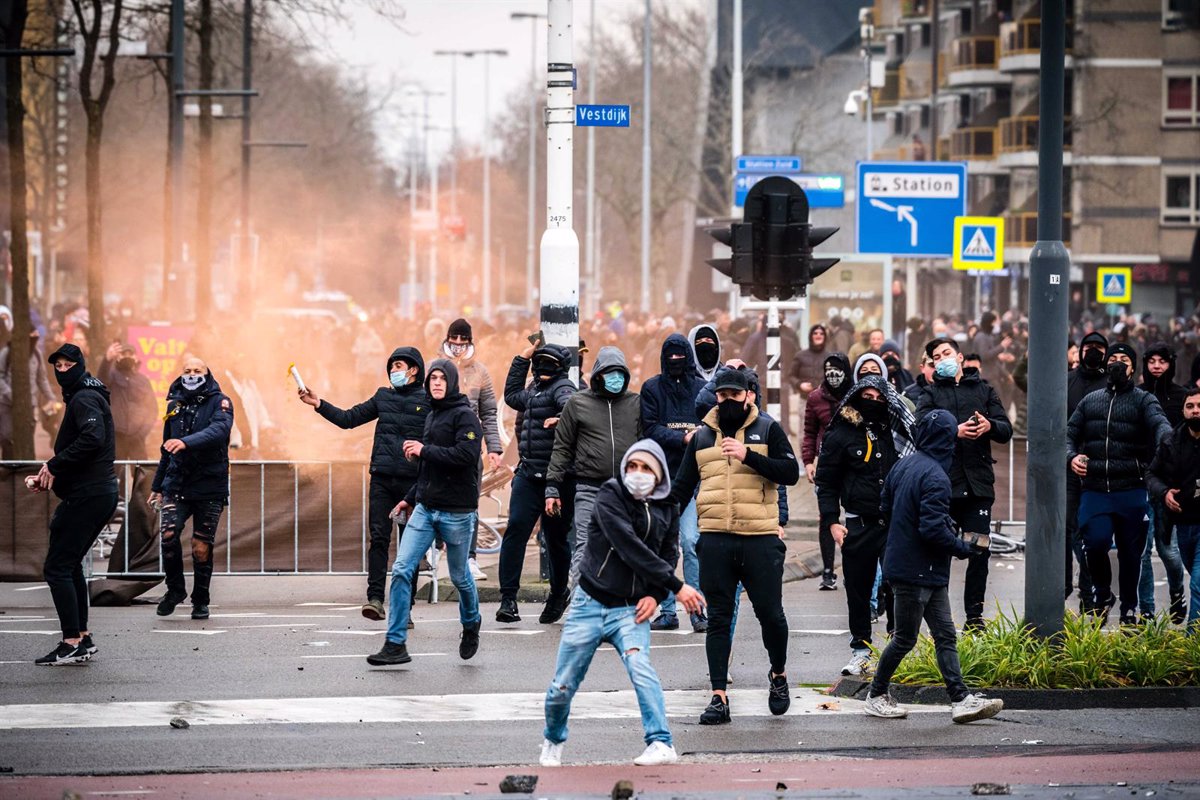 Detenidas 28 personas por disturbios y violencia en Países Bajos