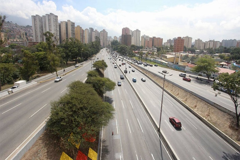 Meléndez supervisa trabajos de recuperación en la autopista Valle Coche