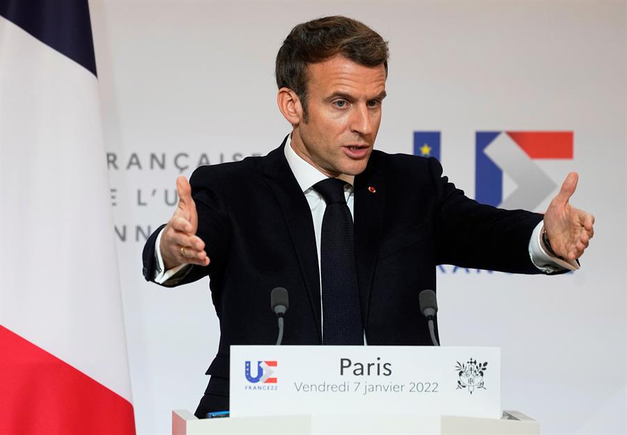 Franceses manifiestan por presión de Macron a los no vacunados