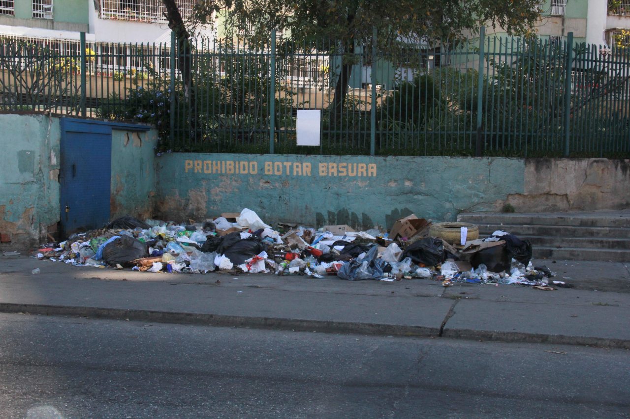 Caracas arranca el 2022 con basura en las calles