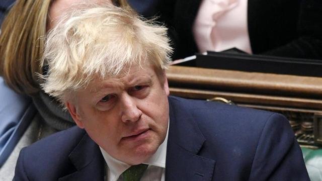 Boris Johnson "lamenta" las fiestas durante los confinamientos
