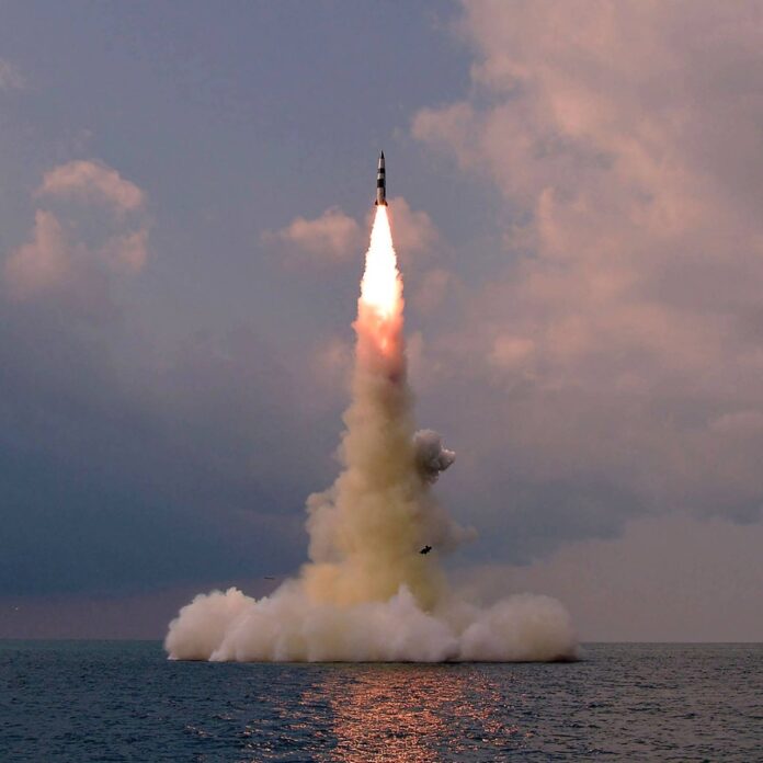 Corea del Norte prueba misil balístico hacia el Mar de Japón