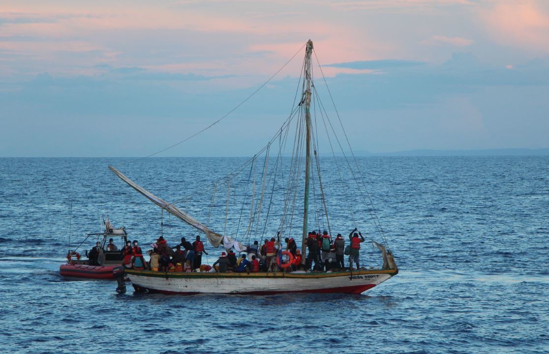 Guardia Costera de EEUU rescata a 176 haitianos en un velero