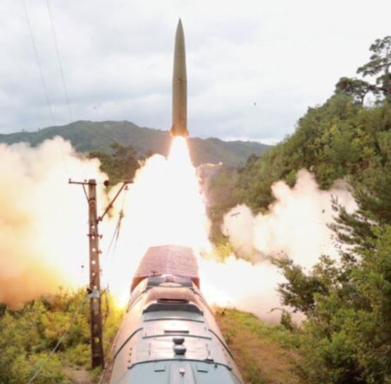 Corea del Norte volvió a lanzar sus últimos misiles desde un tren