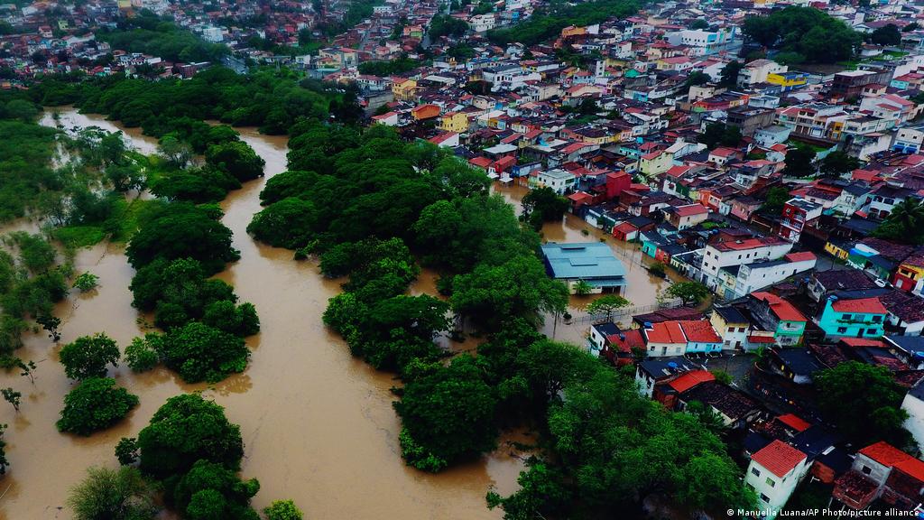 Al menos 28 muertos y 3.000 familias desalojadas por intensas lluvias en Brasil