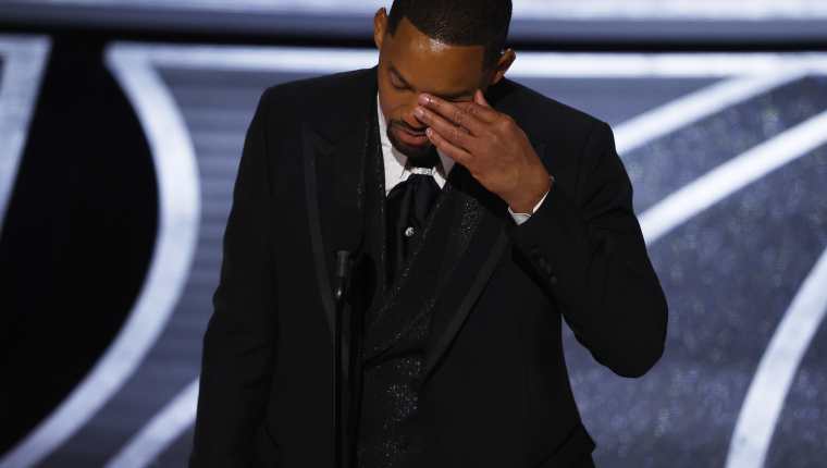 Will Smith se disculpa tras golpear a Chris Rock en los Premios Oscar