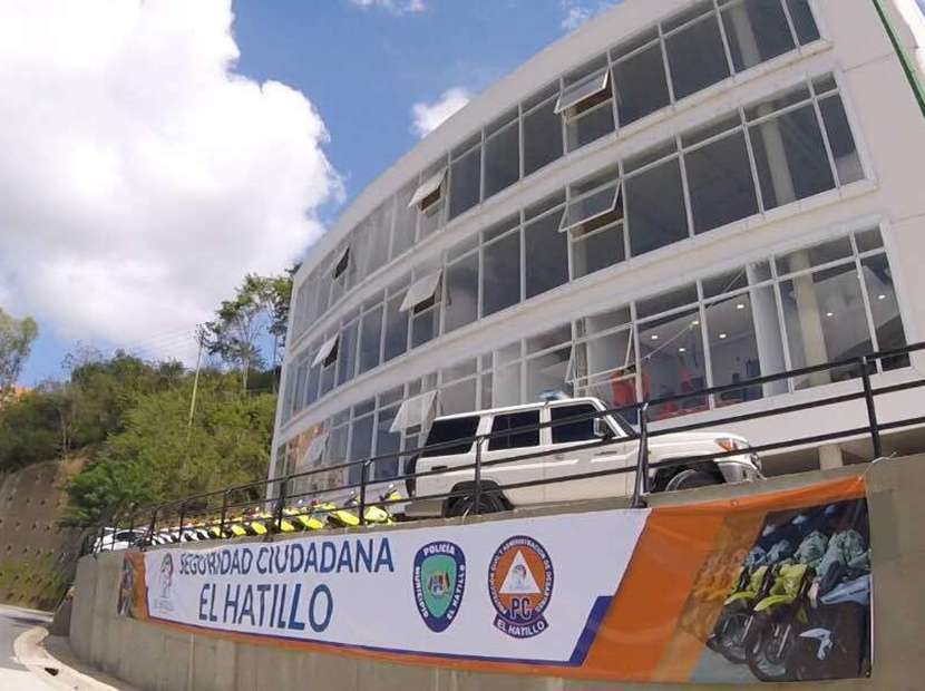 Detienen a dos personas por obligar a un niño a mendigar en El Hatillo