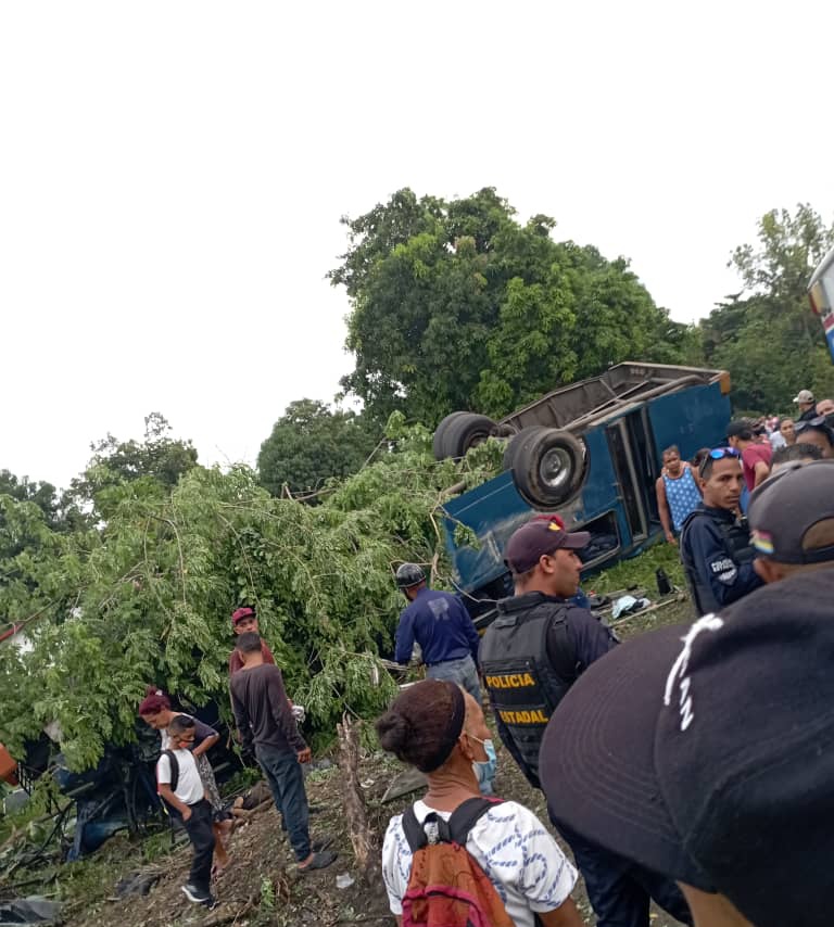 Al menos 2 muertos y 17 heridos resultaron tras accidente en Carabobo