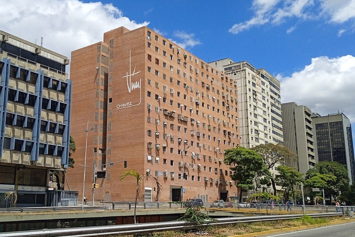 Niña de cinco años murió al caer del piso 12 en edificio de Misión Vivienda en Caracas