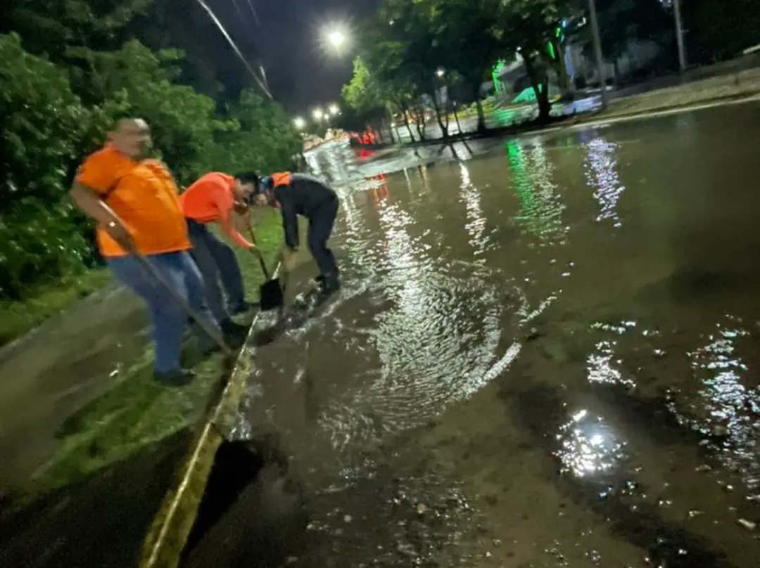 (+VIDEO) Se desborda quebrada en troncal con vía a Capacho tras fuertes lluvias en Táchira | Diario 2001