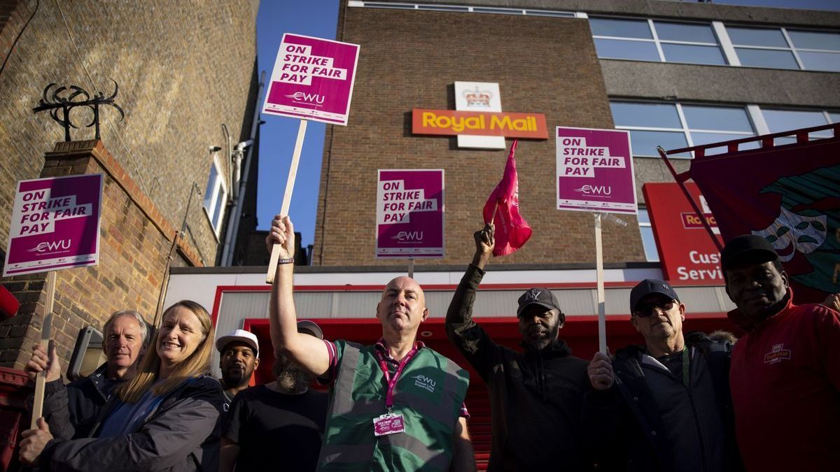 Trabajadores del correo inician huelga en el Reino Unido