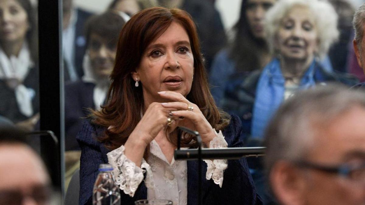 Cristina Fernández denuncia "mentiras y difamaciones" en juicio en