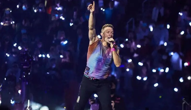 Energía de Coldplay llenó con luces a la noche de Bogotá