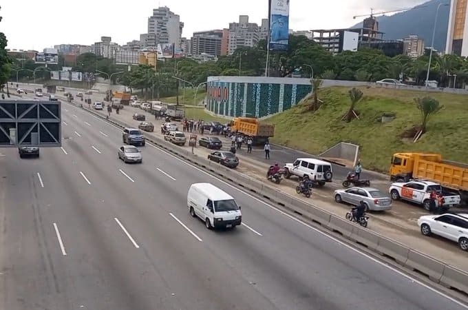 Restablecen paso vehicular a la altura del Distribuidor Altamira