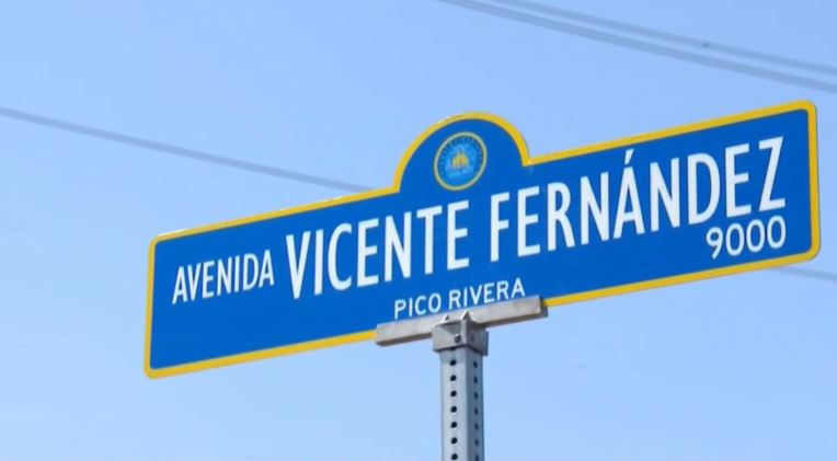 Nombran una calle en Los Ángeles en honor a Vicente Fernández