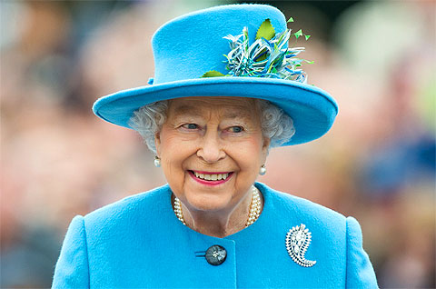 Médicos de la reina Isabel II muestran preocupación por su estado de salud