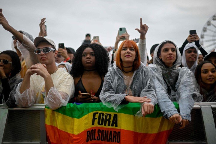 Protestas contra Bolsonaro llegan al escenario del Rock in Río
