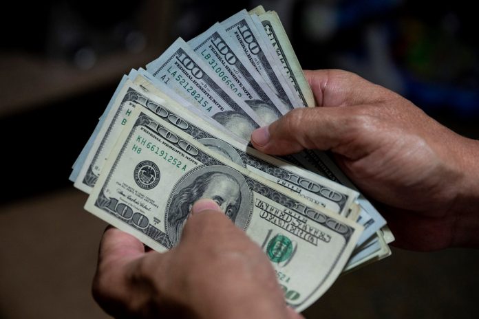 Precio del dólar paralelo llega a 9,05 bolívares por unidad