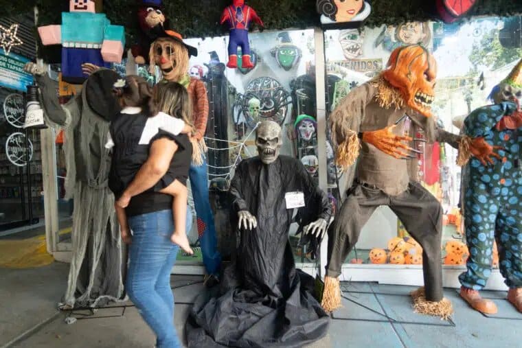 Venezolanos evitan "precios de terror" para Halloween