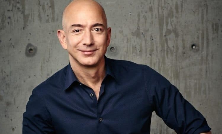 El fundador de Amazon prevé tiempos difíciles para la economía de EEUU
