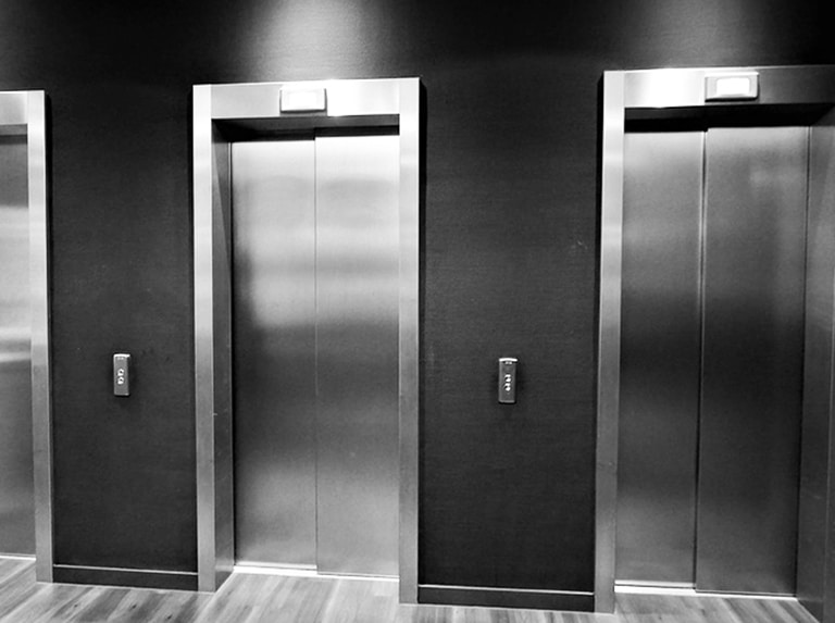 Dos niños caen al vacío por un ascensor en La Guaira