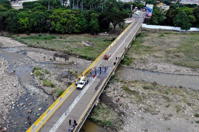 Colombia aprueba proyecto de ley para el paso de carga con Venezuela