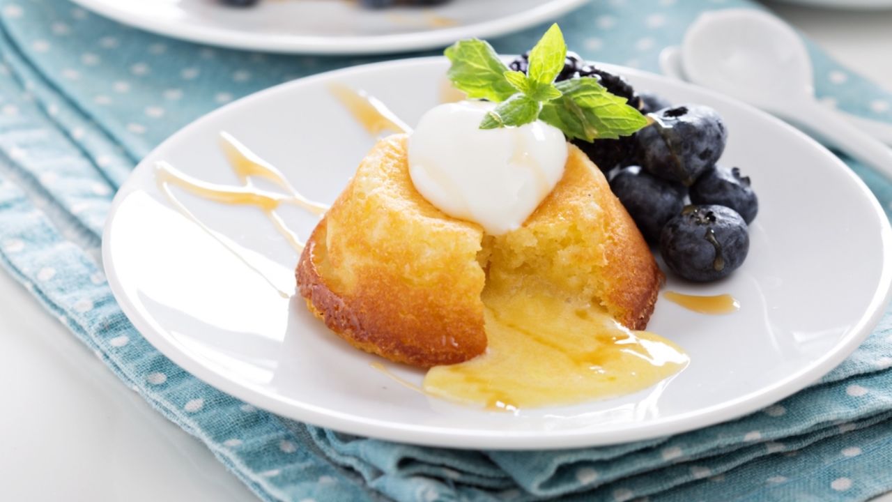 Destácate con un delicioso volcán de chocolate blanco