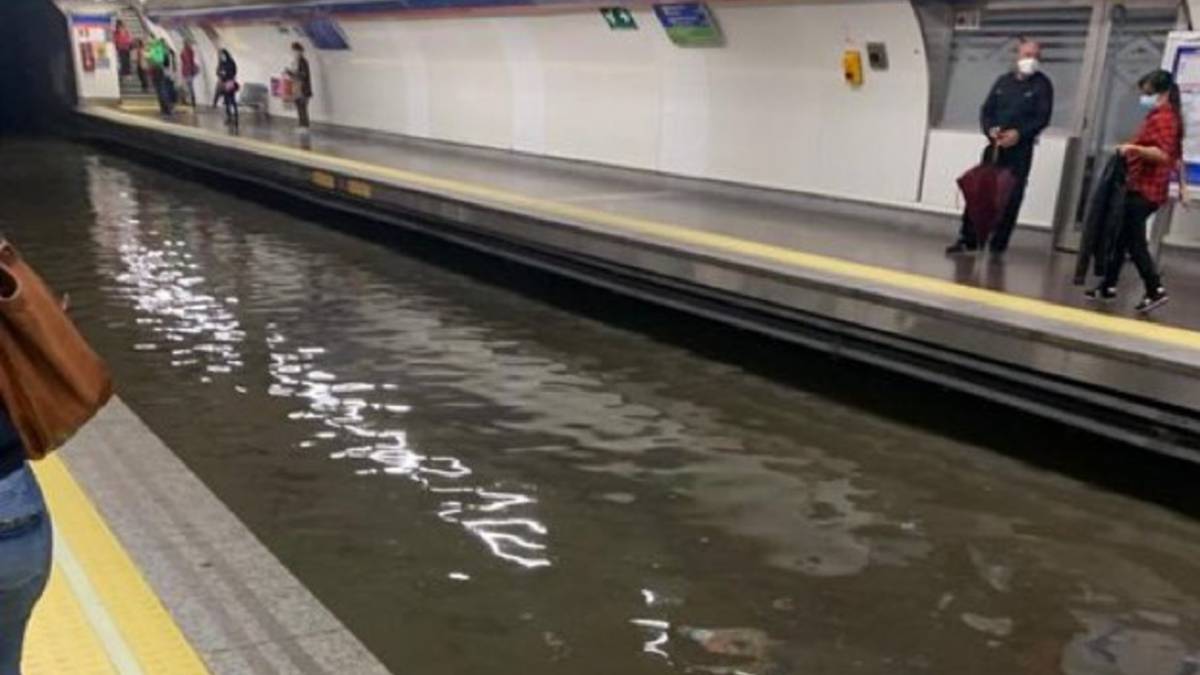 Fuertes lluvias inundaron varias estaciones del metro en España