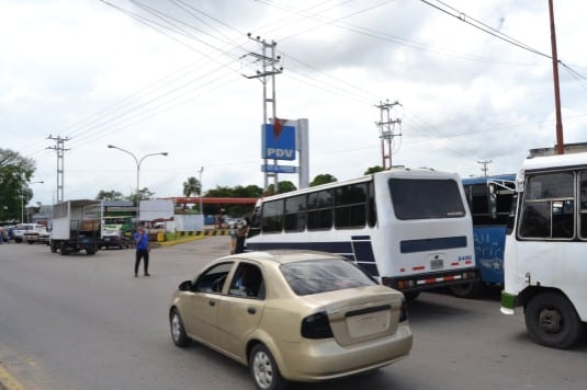 Colas kilométricas ante poca distribución de gasolina en Maturín