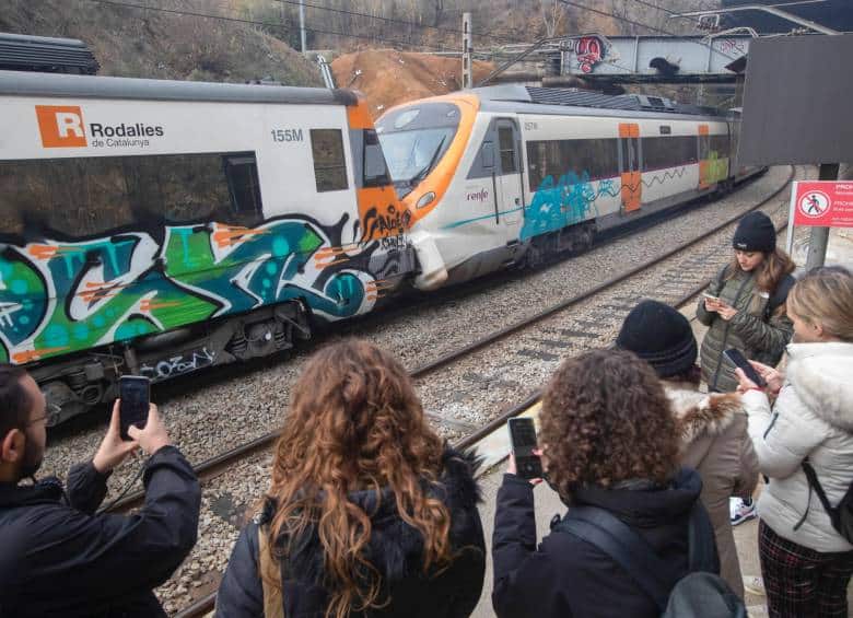 Al menos 155 heridos tras choque de trenes en España