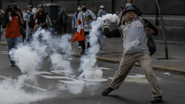 Reportan disturbios y vandalismo en Lima durante protestas en Perú