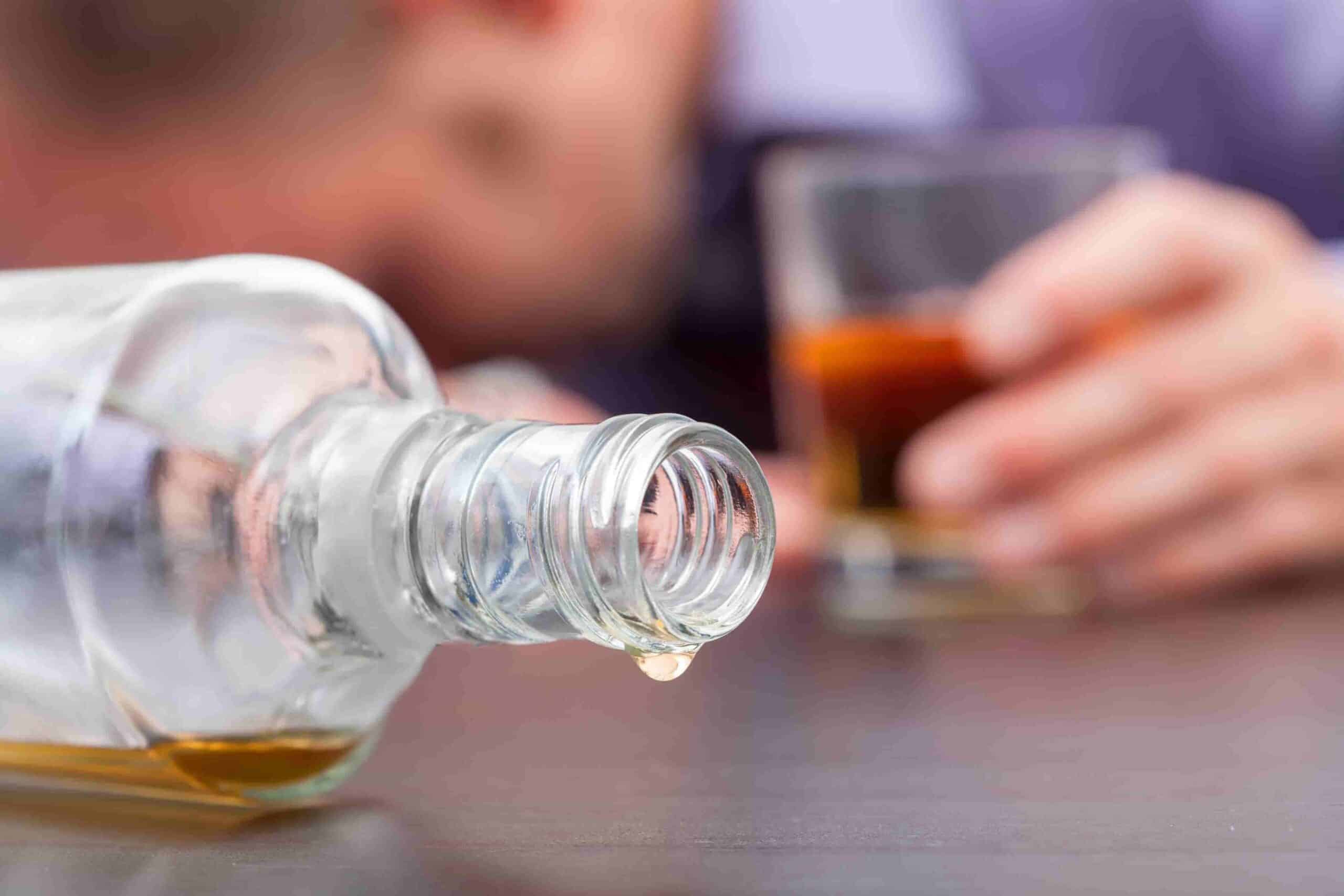 Al menos 24 personas mueren por consumir alcohol adulterado en la India