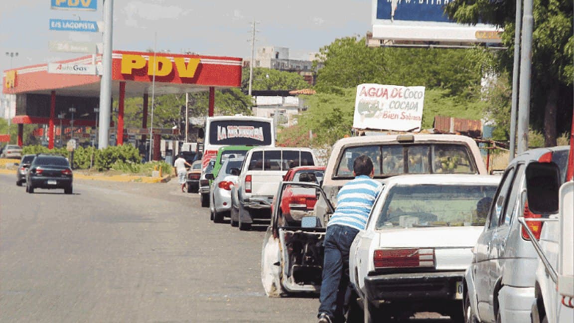 Taxista falleció tras sufrir un infarto cuando hacía fila para surtir gasolina
