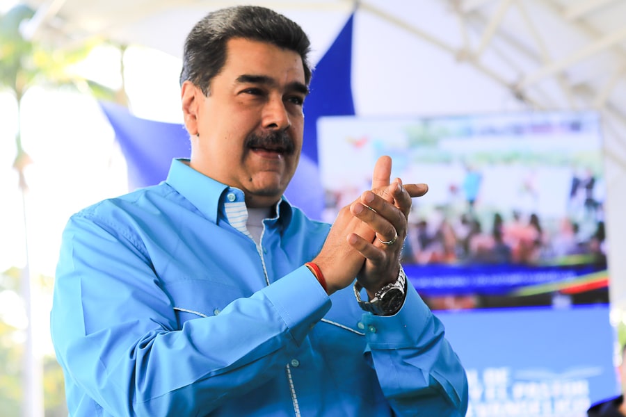 Nicolás Maduro lanza el programa "Mi iglesia bien equipada" | Diario 2001