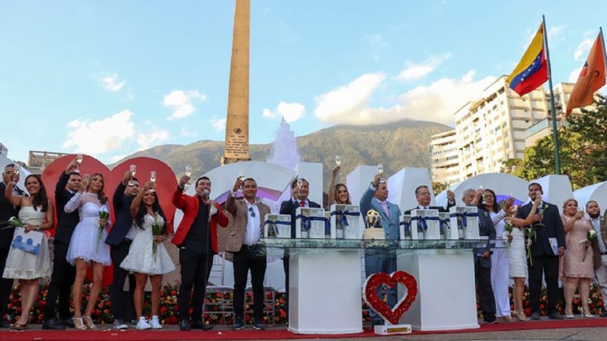Chacao celebra San Valentín con una boda para 20 parejas en Altamira