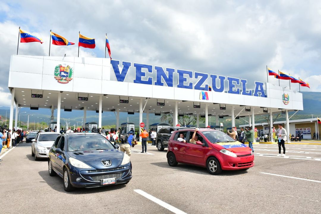 Taxis no podrán regresar con pasajeros entre Venezuela y Colombia