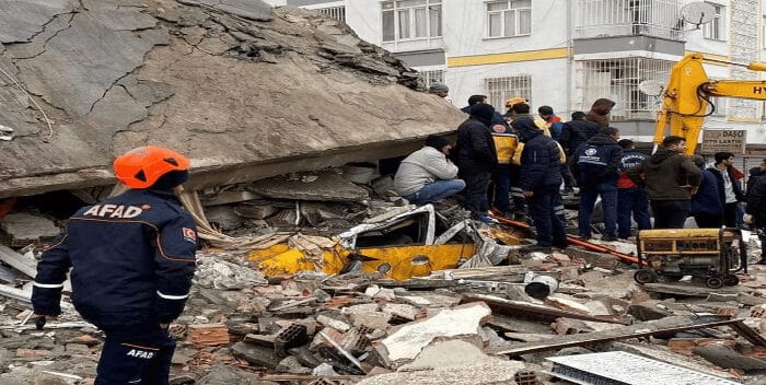 Sube a 43.885 los muertos por el terremoto en Turquía y Siria