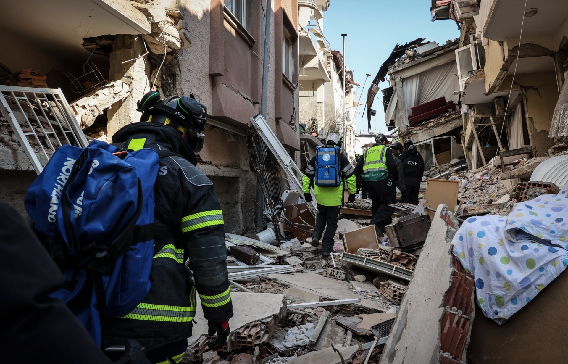 Suben a 25.000 los muertos por terremotos en Turquía y Siria