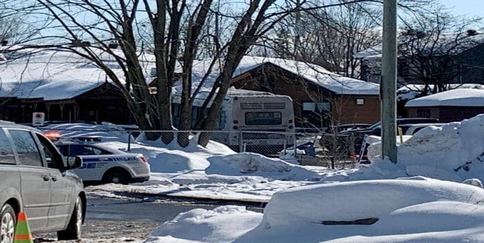 Autobús se estrella contra una guardería en Canadá y deja varios muertos