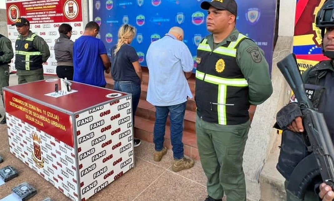 Estos son los funcionarios detenidos con 96 kilos de cocaína