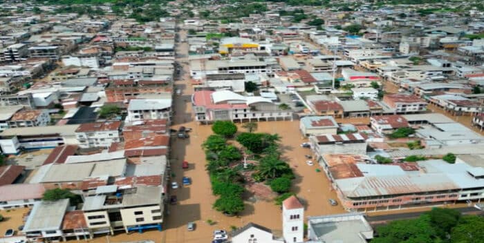 Inundación en Ecuador deja muertos y familias afectadas