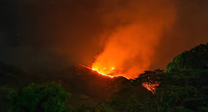 ¡Alarmante! Varios funcionarios resultan heridos durante incendio en parque nacional