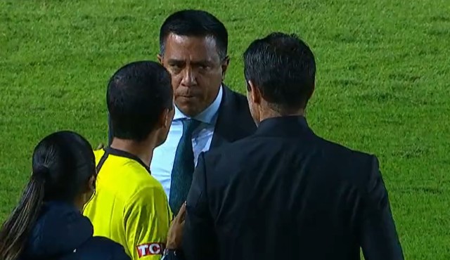 ¡Se dijeron de todo! Este fue el tenso momento entre César Farías y Fernando Gago en la Copa Libertadores