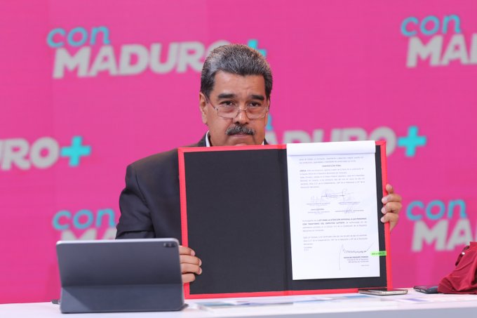 Maduro acusa a James Story de financiar la salida de Juan Guaidó