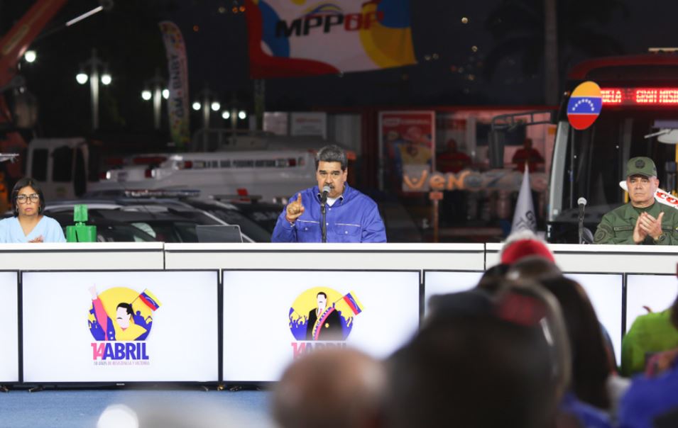 Maduro exige a los gobernadores y funcionarios del Estado dejar el “minimalismo”