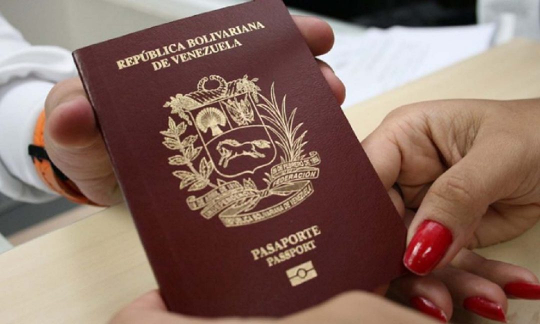 Realizan operativo de entrega de pasaportes para venezolanos en este país