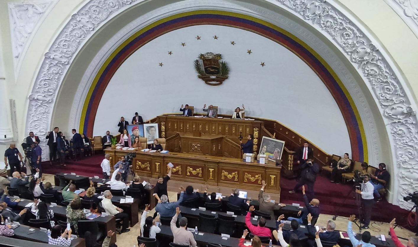Develan cuál partido pedirá quitar nacionalidad a políticos: Y no es el PSUV